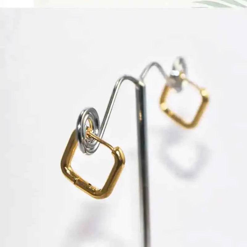 Boucles d’oreilles créoles carrées – Style minimal chic doré - Reunivente.re