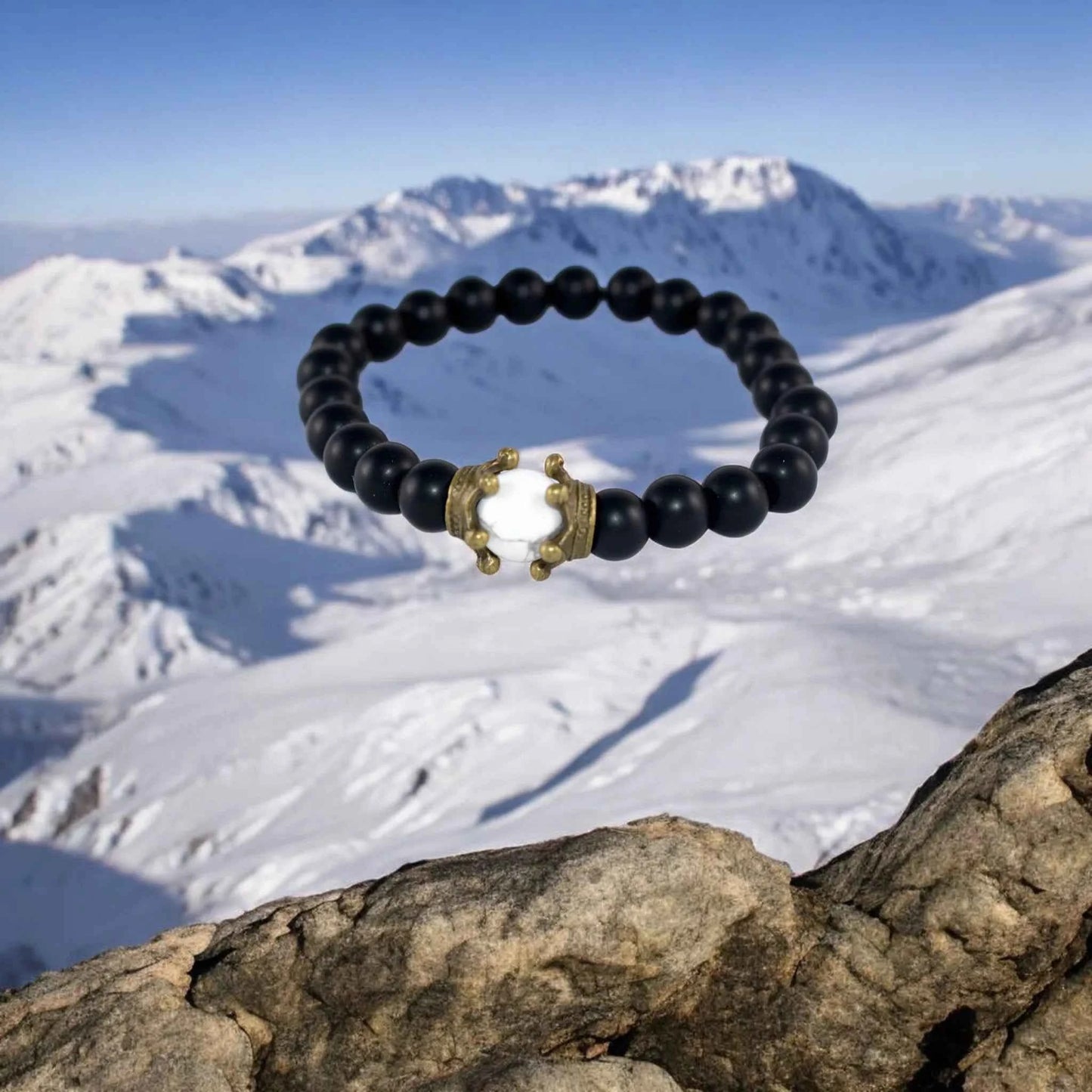 Bracelet Homme Perles Noires Givrées Couronne Dorée - Style Rétro La Réunion