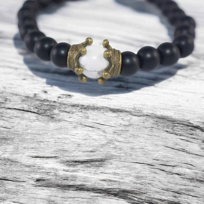 Bracelet Homme Perles Noires Givrées Couronne Dorée - Style Rétro La Réunion