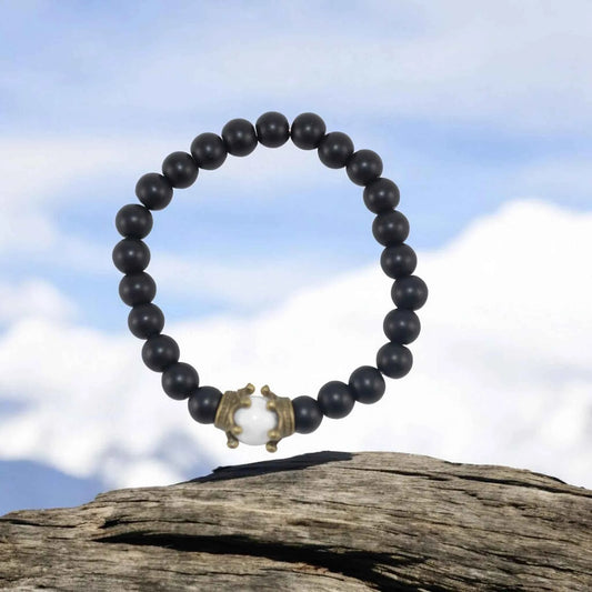 Bracelet Homme Perles Noires Givrées Couronne Dorée - Style Rétro La Réunion