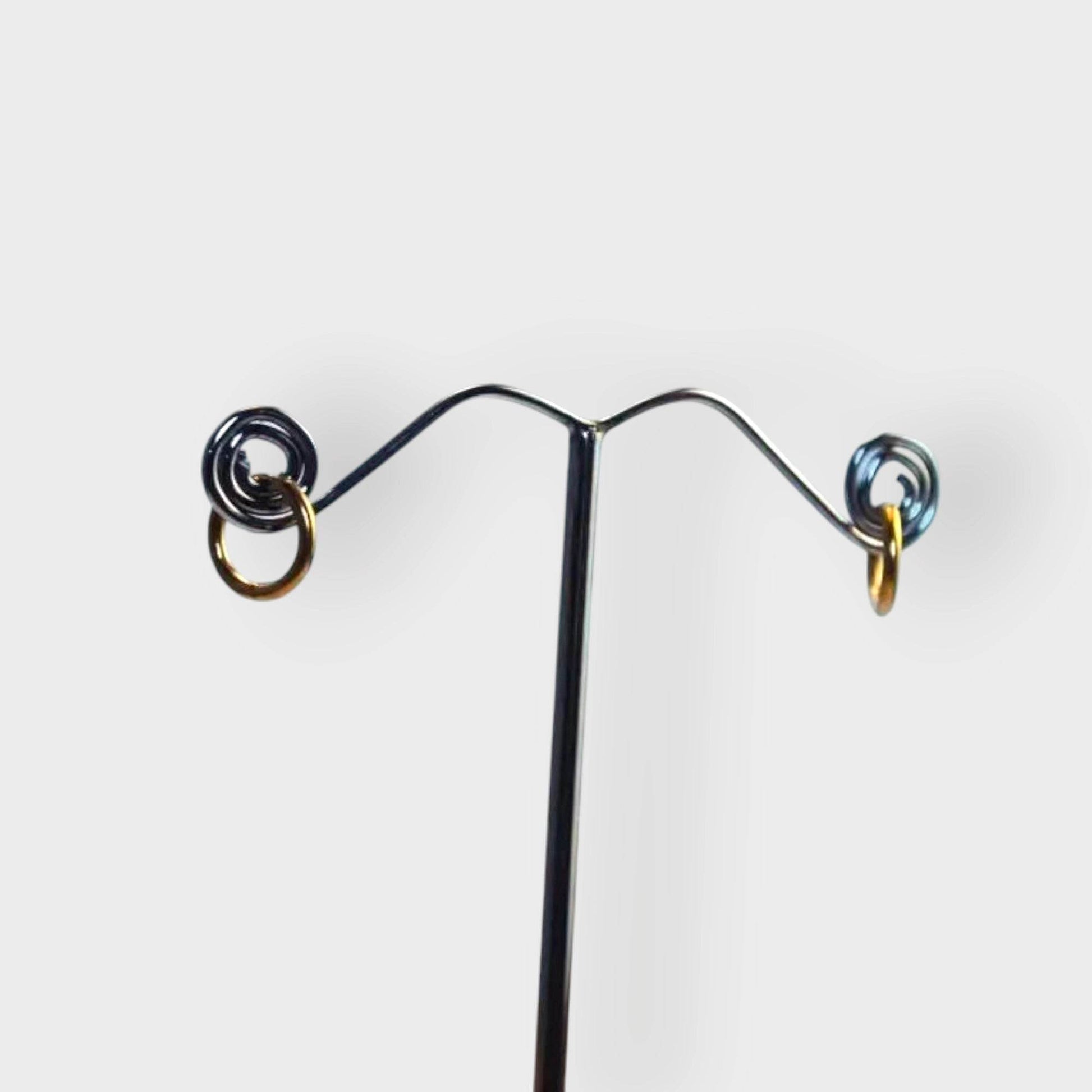 Boucles Créoles Dorées Ø1cm en Acier Inoxydable - Bijoux Saint Denis Élégance Tropicale - Reunivente.re