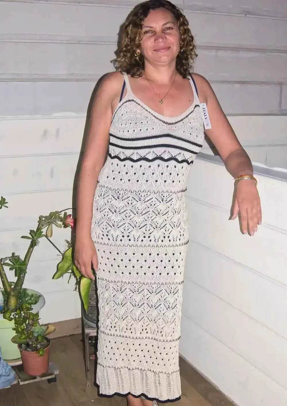 Robe tricotée bohème – Blanc ou beige | Fines bretelles & dentelle ajourée - Reunivente.re