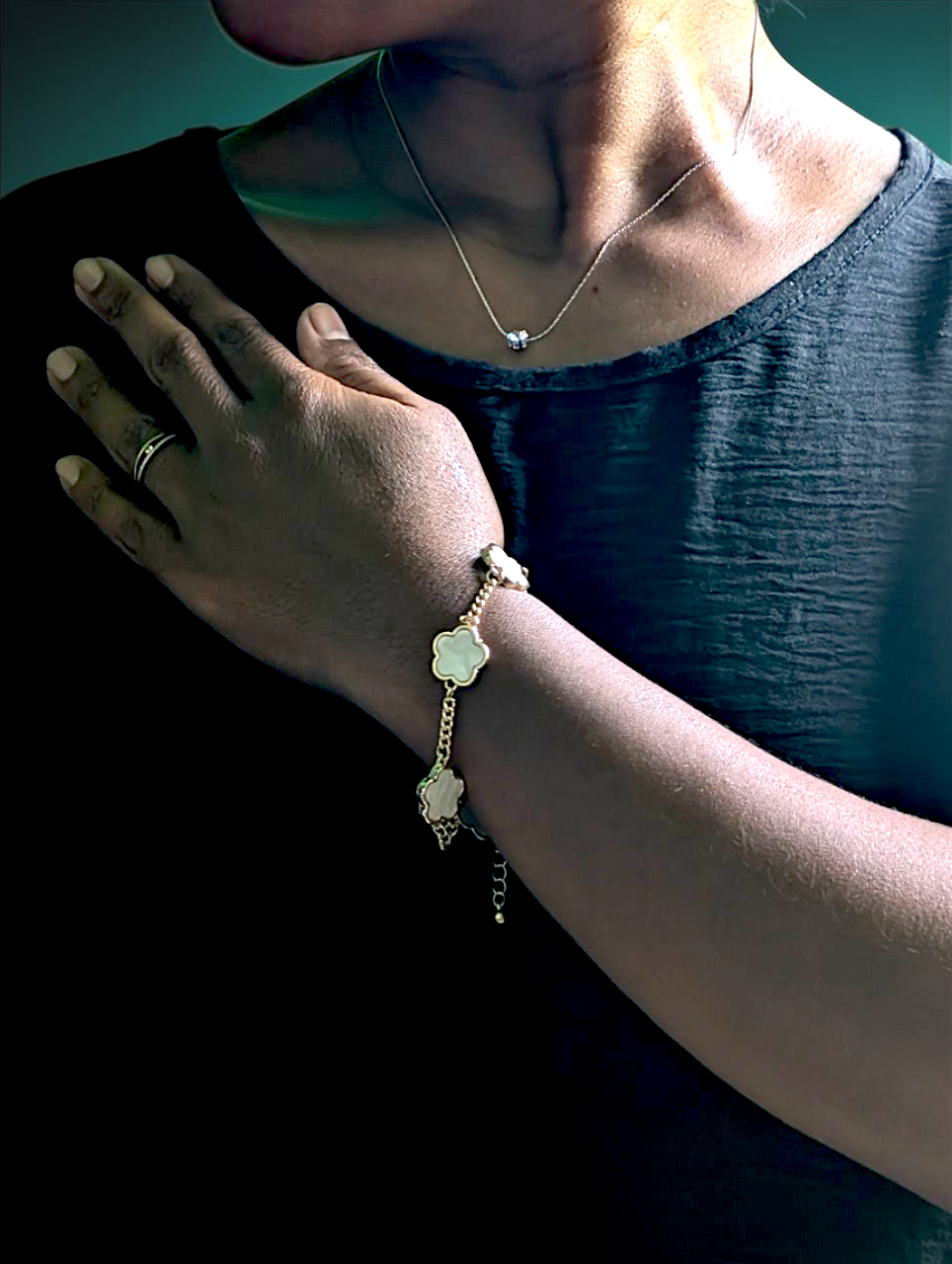 Bracelet-fleur-blanc