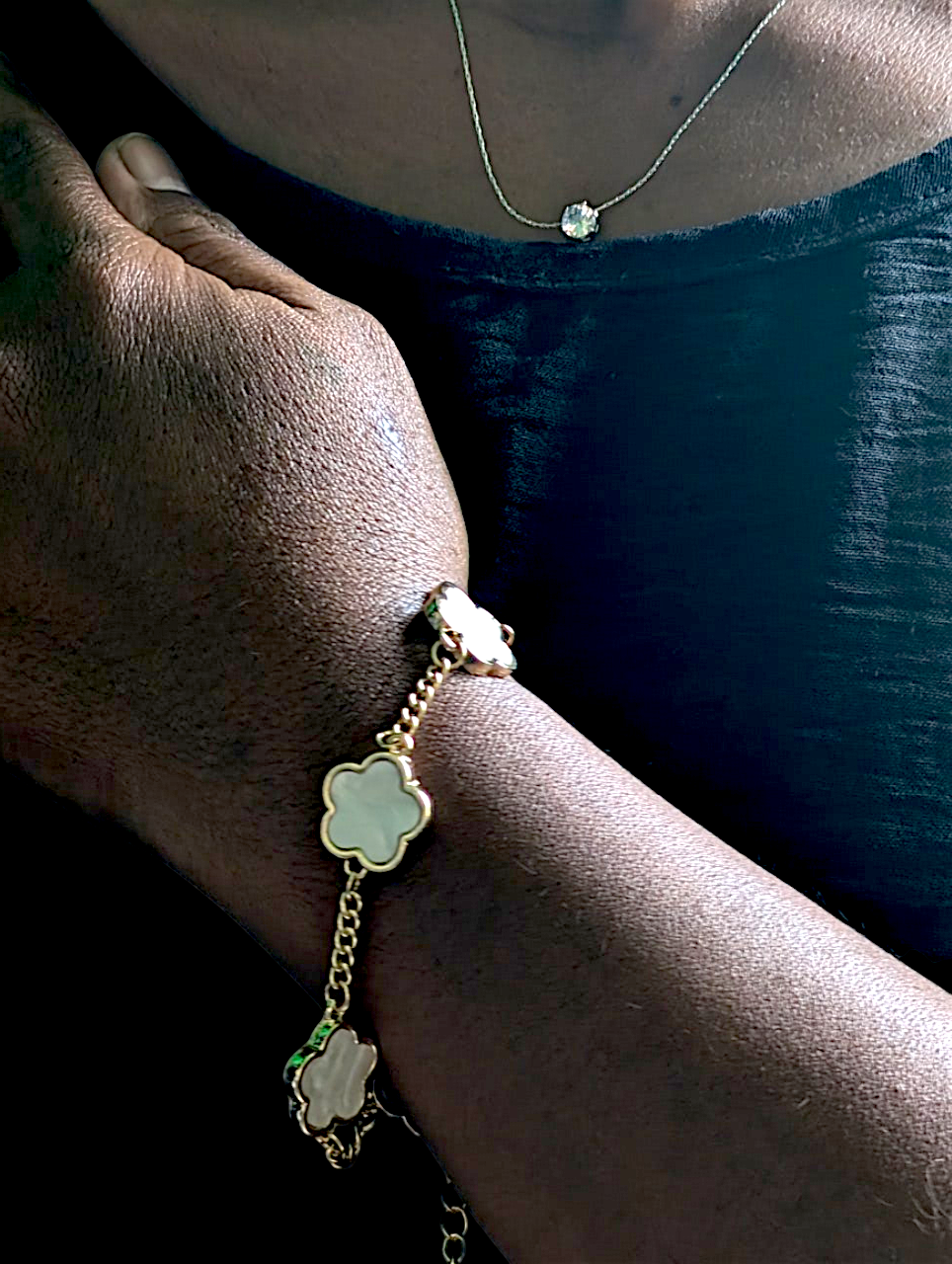 Bracelet-fleur-blanc